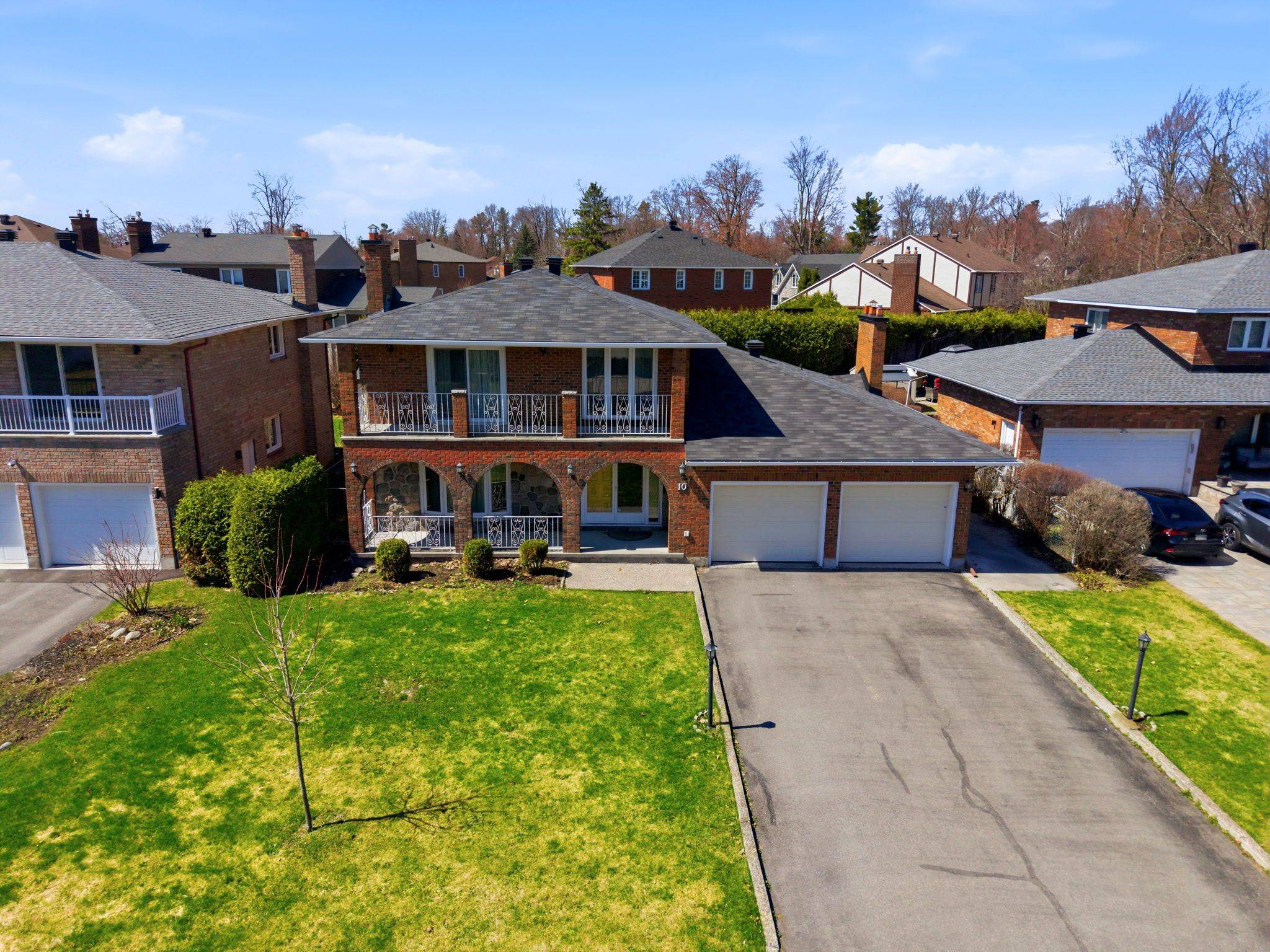 10 Parmalea CRES, Country Place - Pineglen - Crestview And Area, ON K2E 7J3