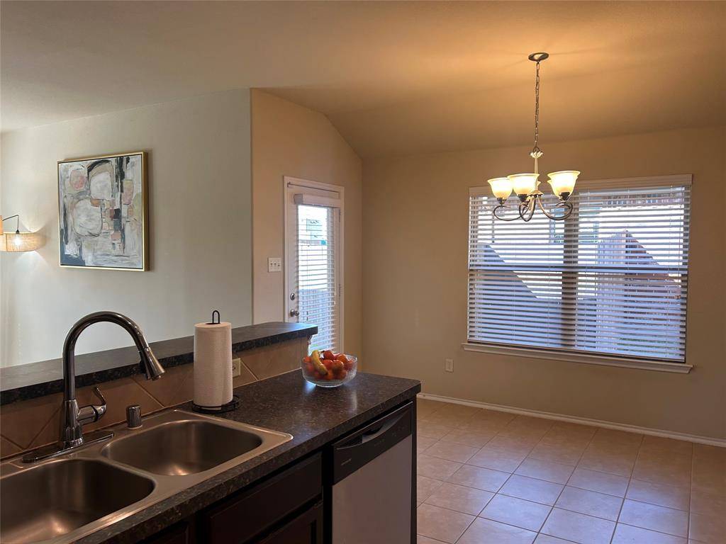 217 Villanova Drive, Van Alstyne, TX 75495