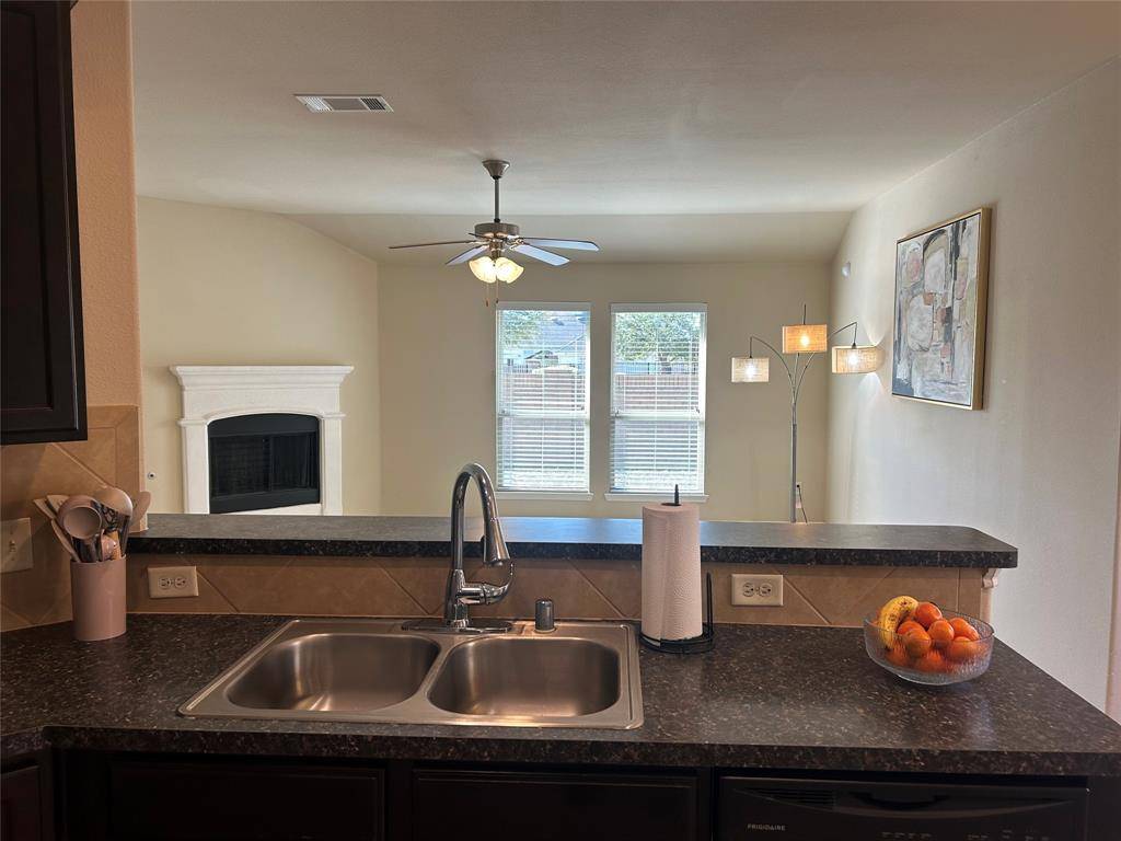 217 Villanova Drive, Van Alstyne, TX 75495