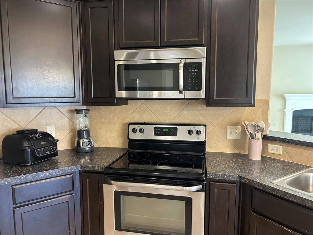 217 Villanova Drive, Van Alstyne, TX 75495