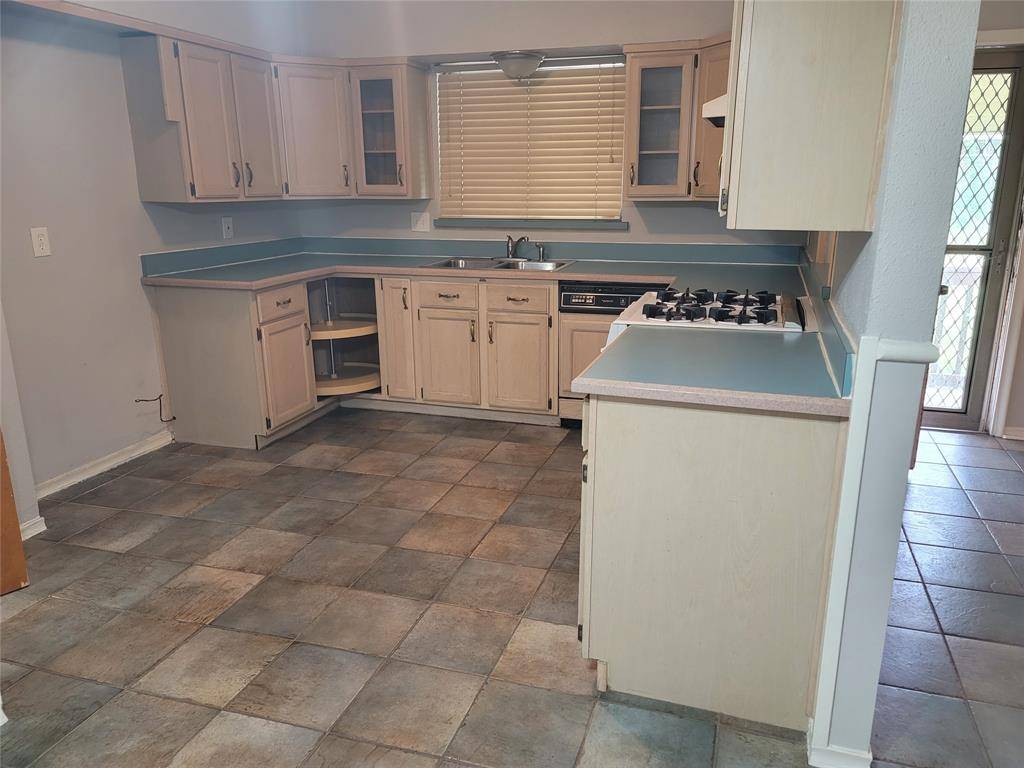 630 Woodacre Drive, Dallas, TX 75241