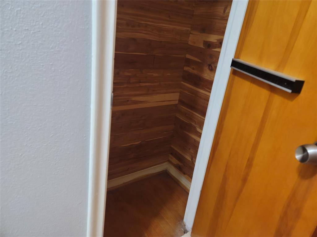 630 Woodacre Drive, Dallas, TX 75241