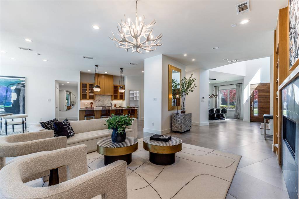 3918 Rochelle Drive, Dallas, TX 75220