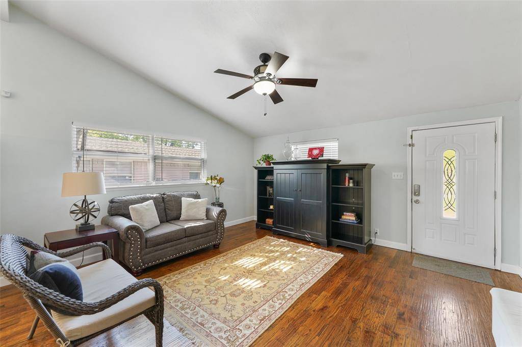 3218 Modella Avenue, Dallas, TX 75229