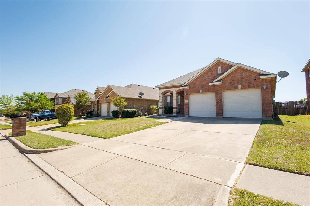 909 Grant Street, Burleson, TX 76028