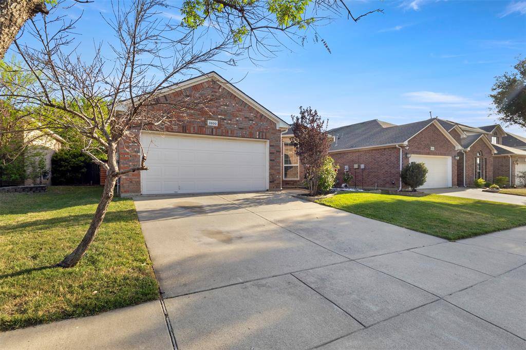 3800 Summersville Lane, Fort Worth, TX 76244