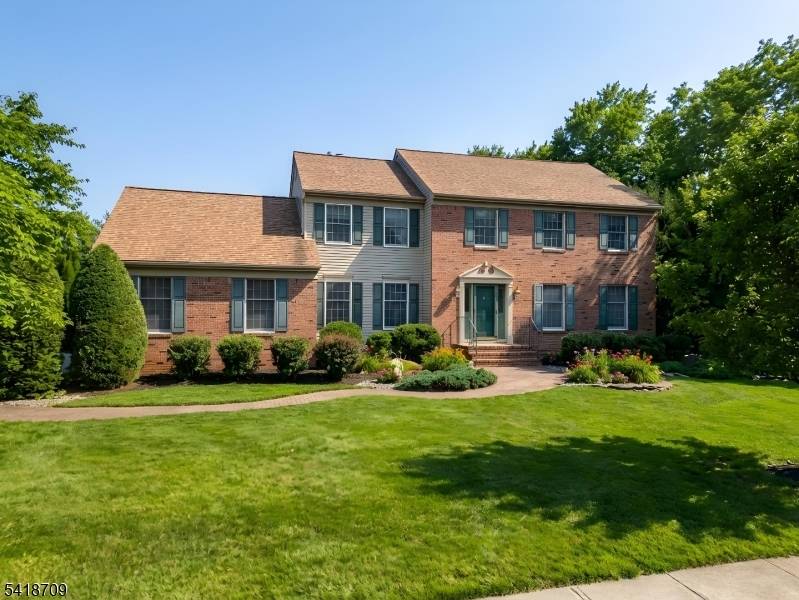 8 Flagg Way, Hillsborough Twp., NJ 08844