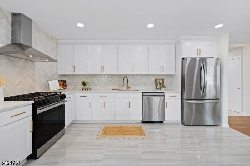 22 Hillcrest Rd, Hillsborough Twp., NJ 08844