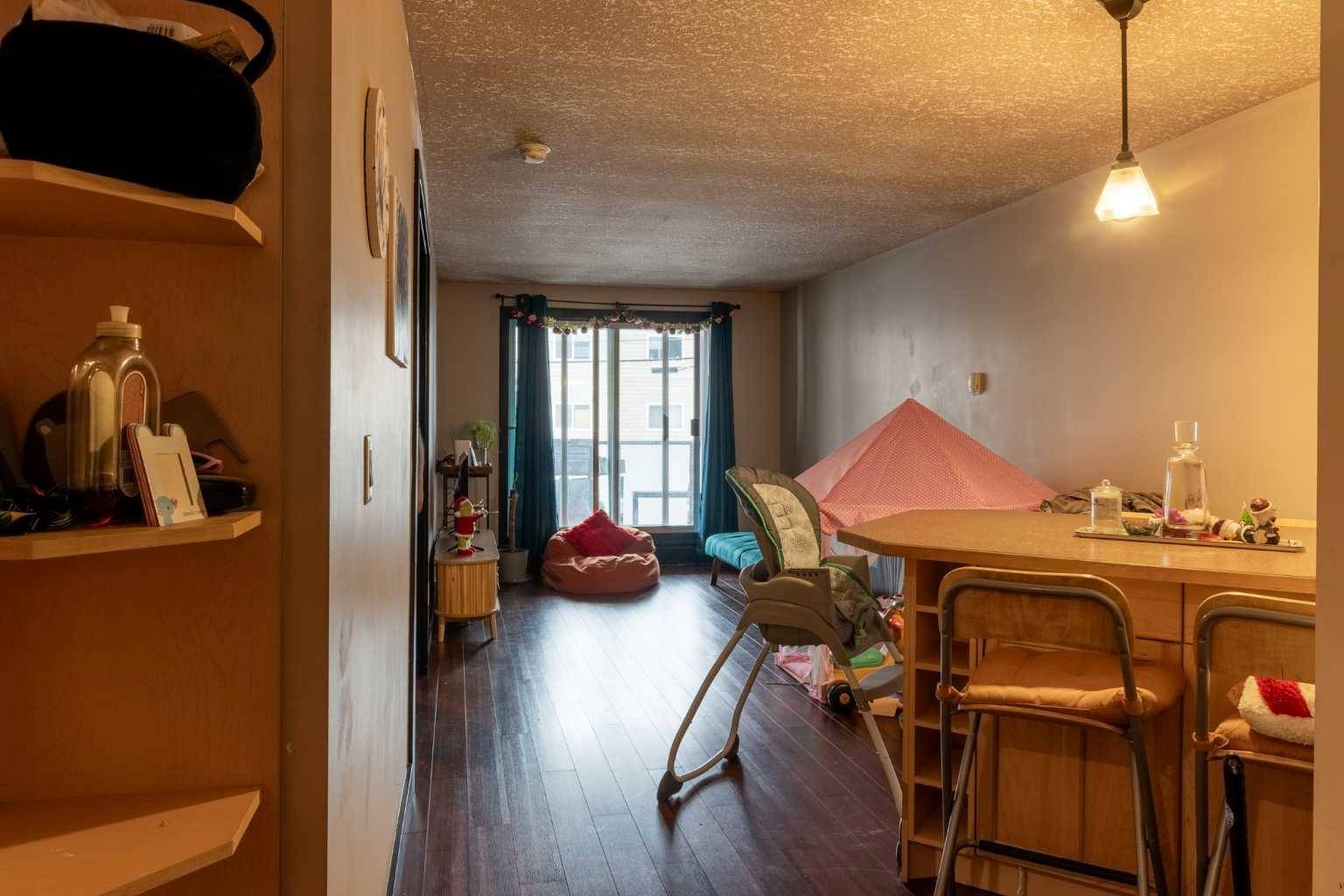 717 4A ST NE #204, Calgary, AB T2E 3W1