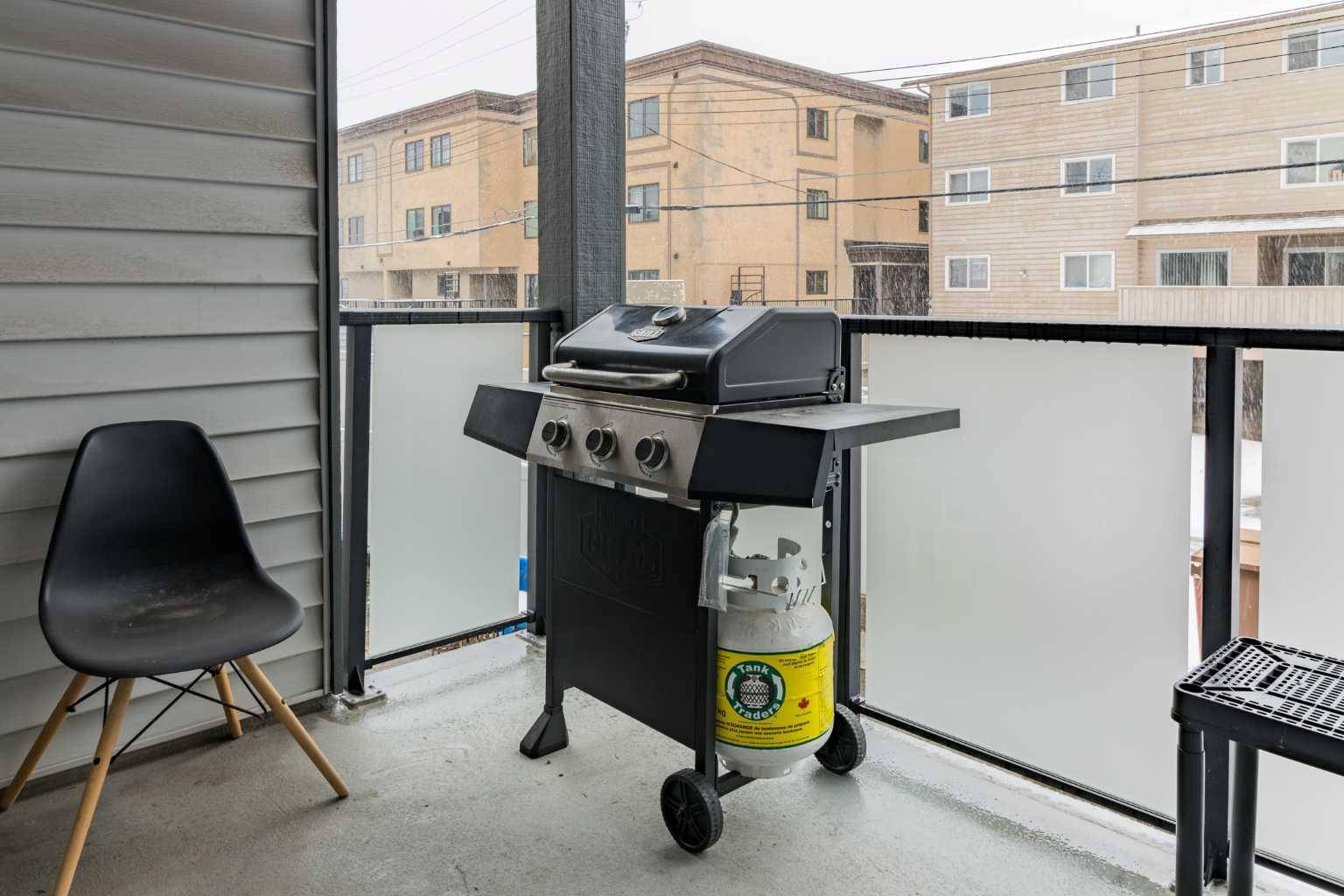 717 4A ST NE #204, Calgary, AB T2E 3W1