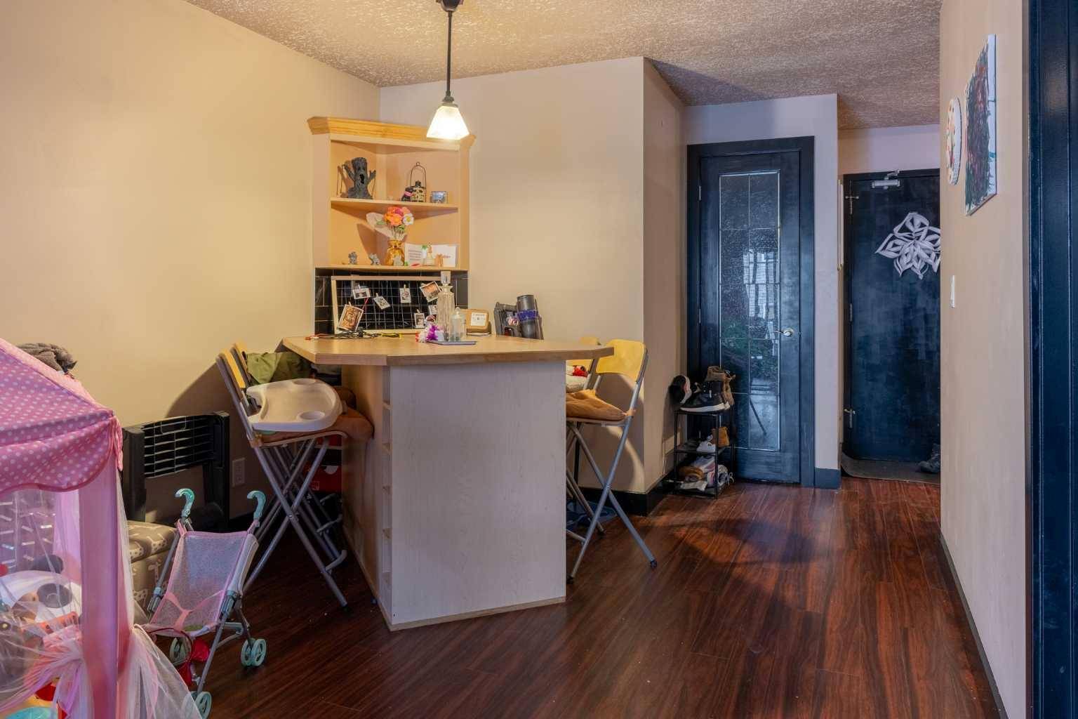 717 4A ST NE #204, Calgary, AB T2E 3W1