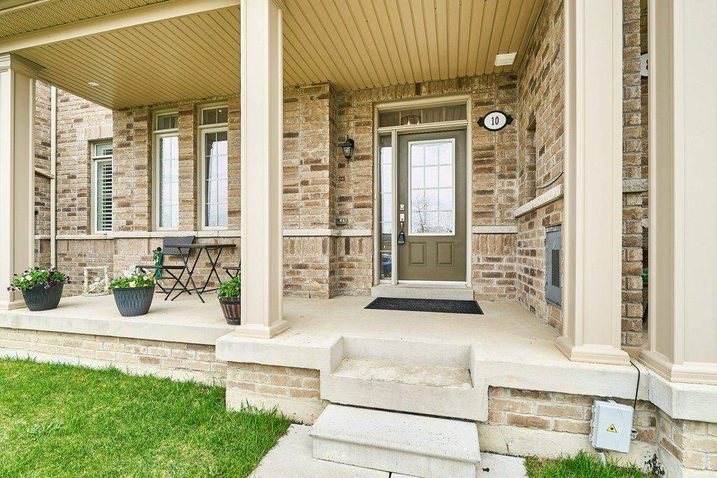 10 Drayton AVE, Ajax, ON L1T 0N9