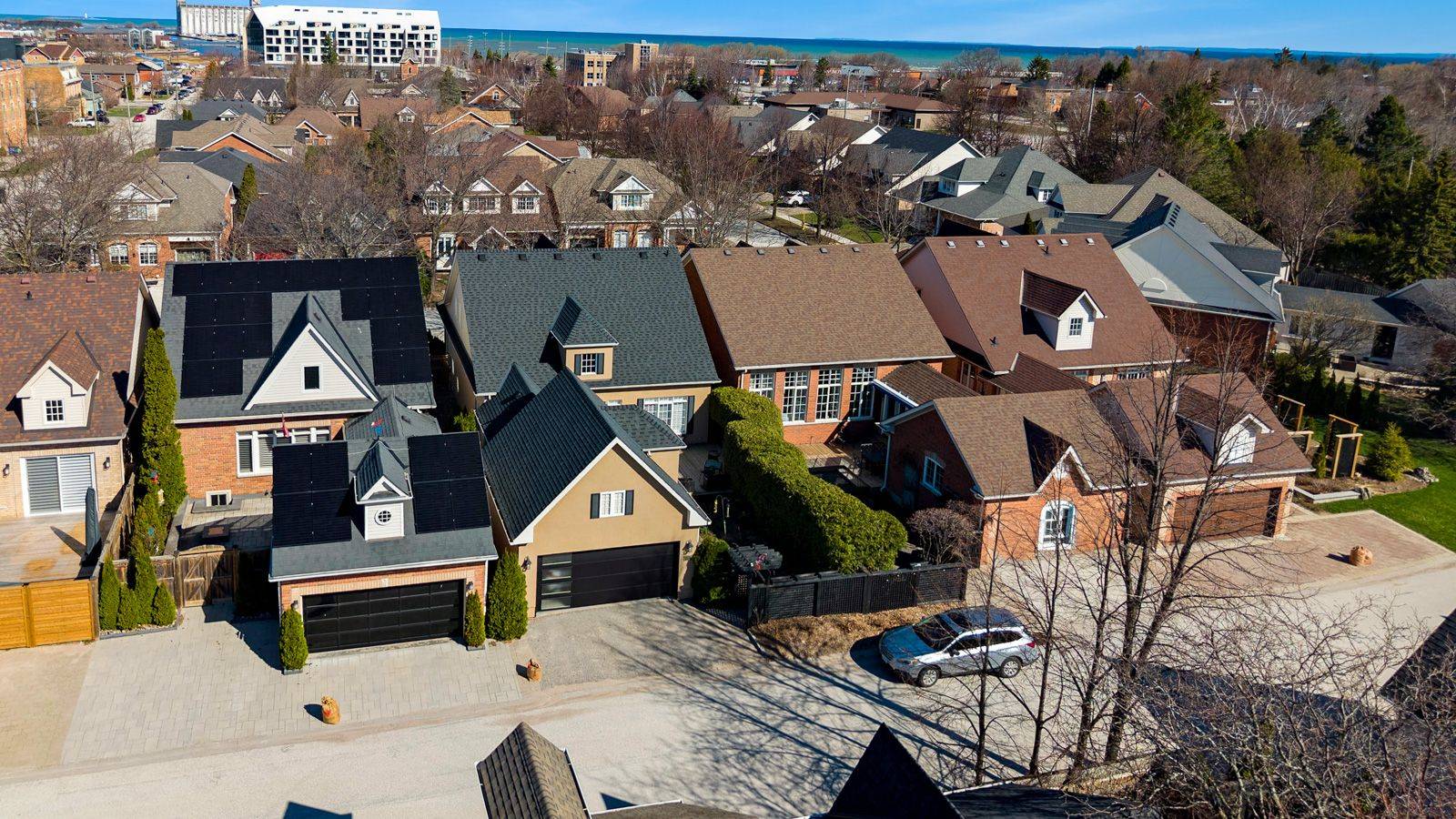 33 Callary CRES, Collingwood, ON L9Y 4X9