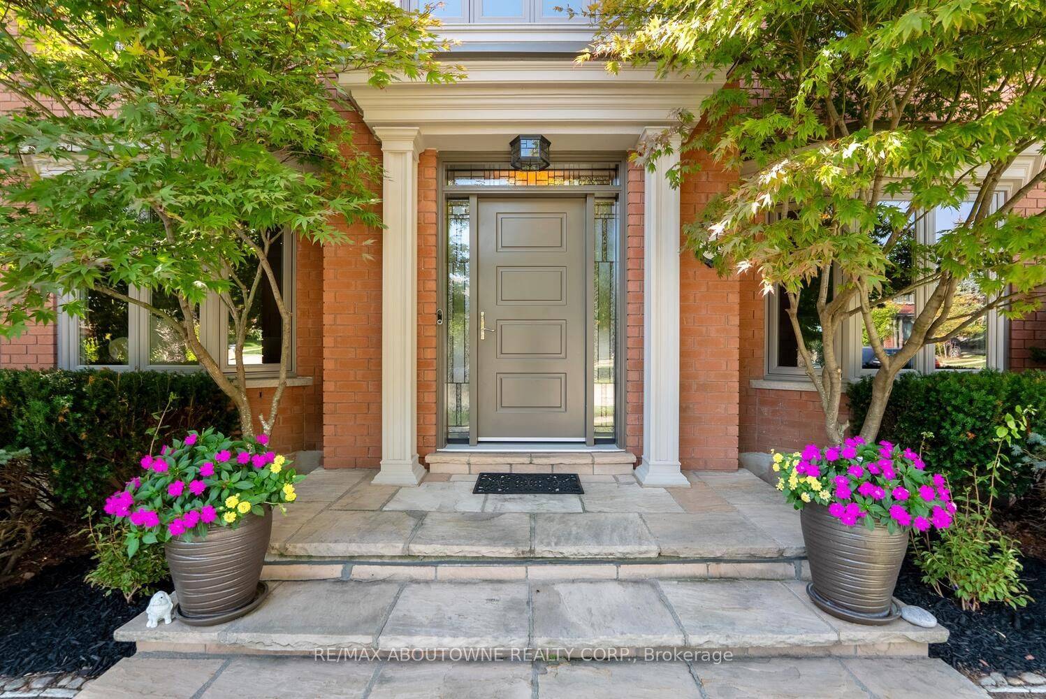 11 Morrison Creek CRES, Oakville, ON L6H 4C3