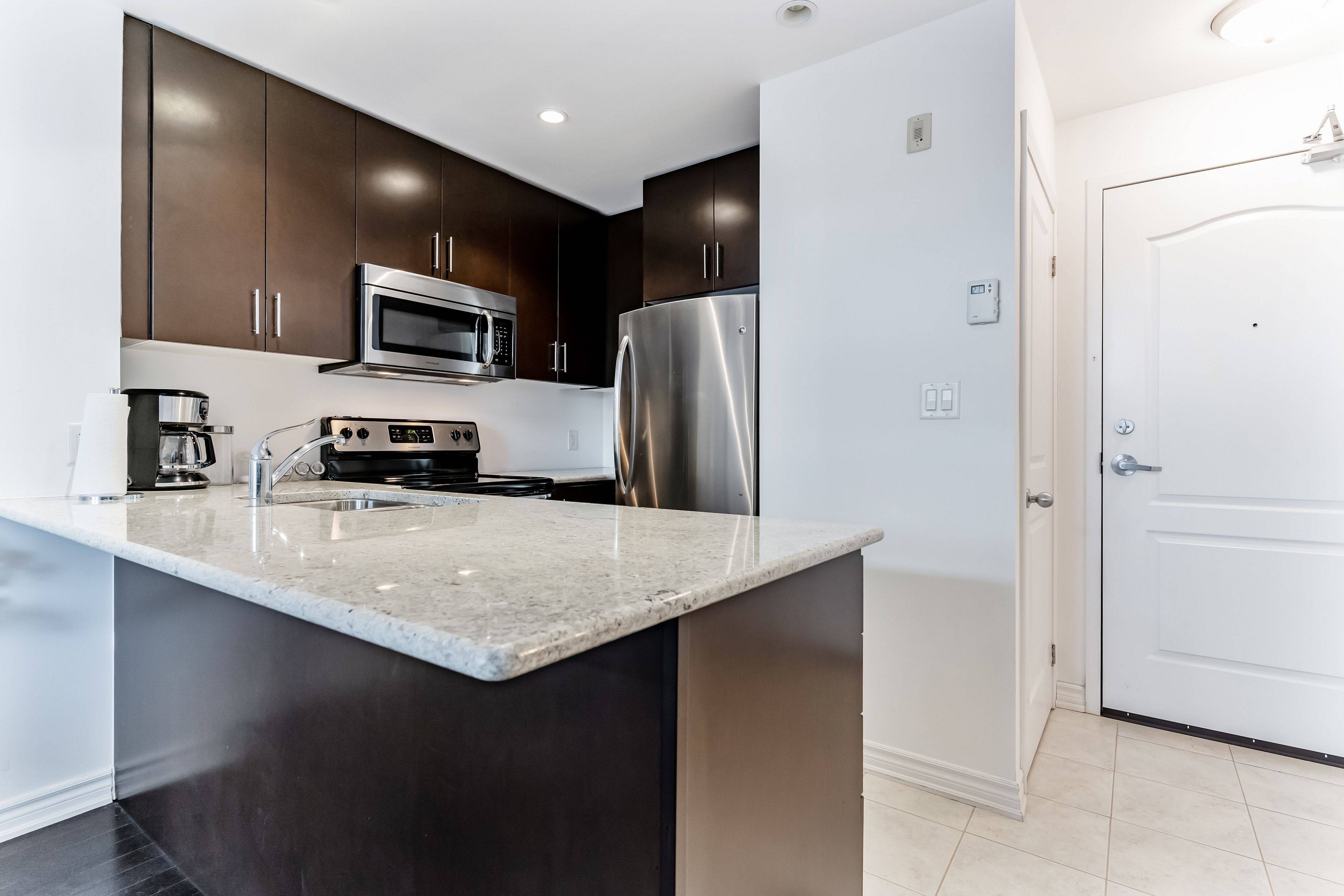 5327 Upper Middle RD #404, Burlington, ON L7L 0E9