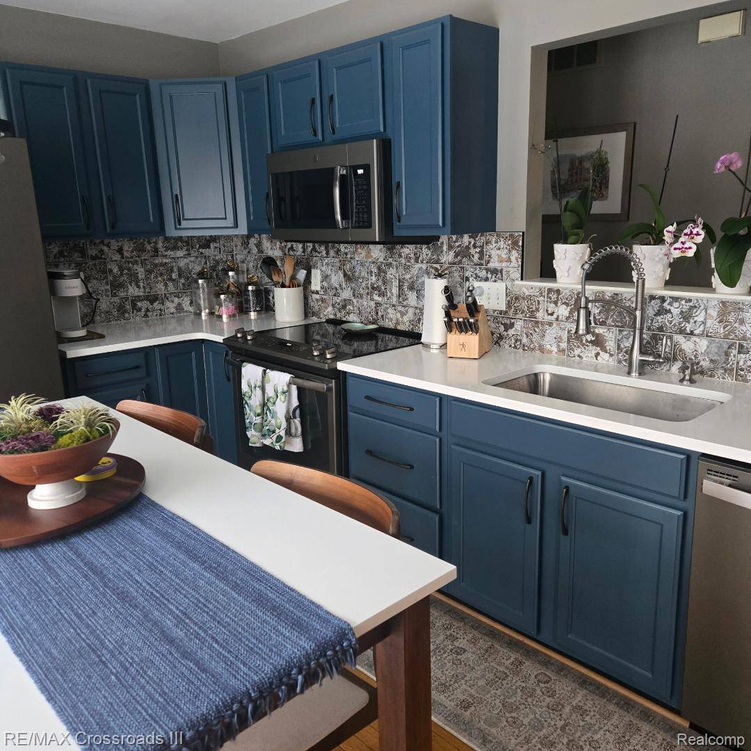 8776 Ironwood DR, Van Buren Charter Township, MI 48111