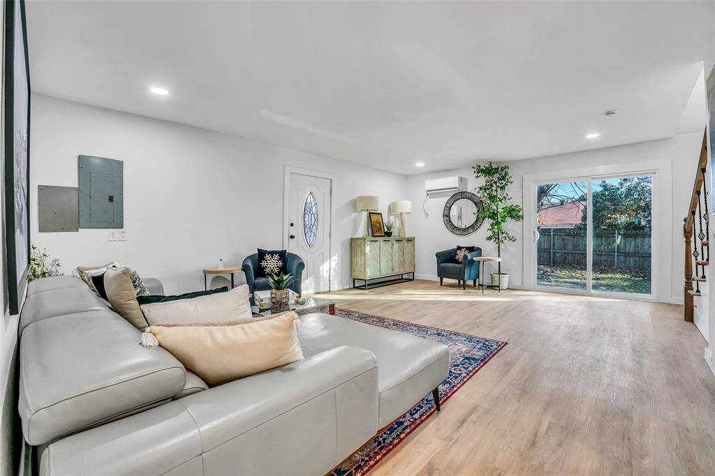 3518 W Rochelle Road, Irving, TX 75062