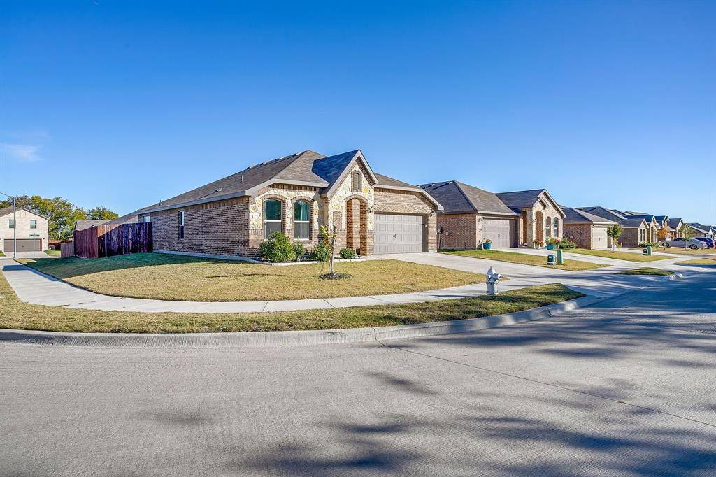 5828 Utopia Drive, Fort Worth, TX 76179