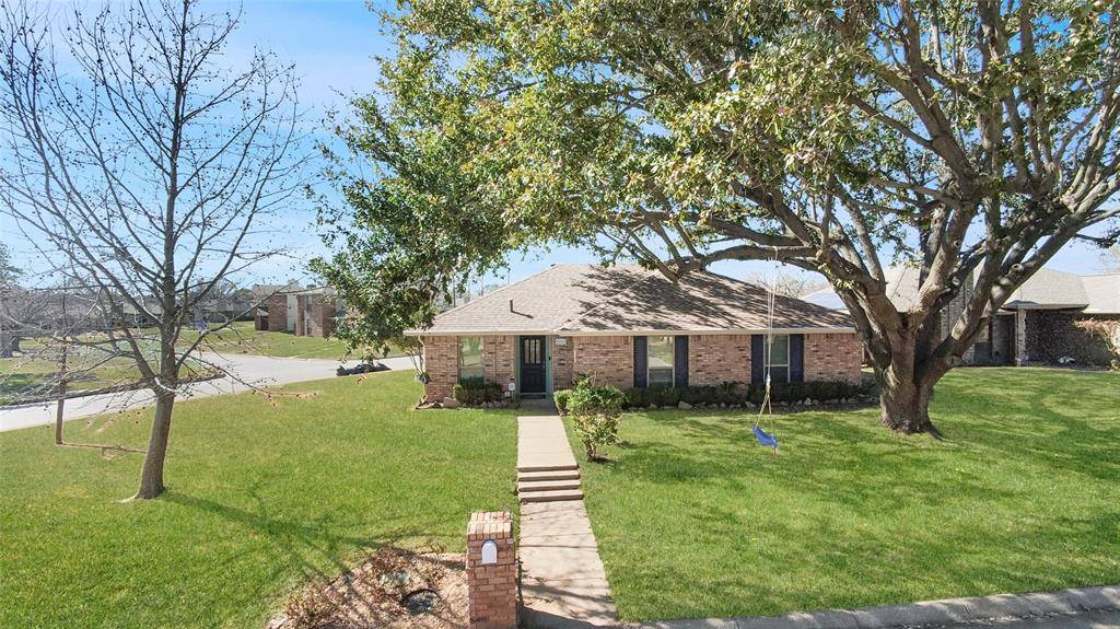 5216 Stagetrail Drive, Arlington, TX 76017