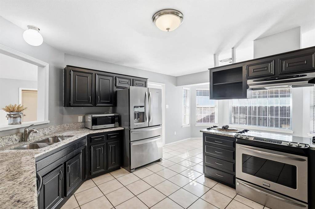 2206 Oak Forest Court, Arlington, TX 76012