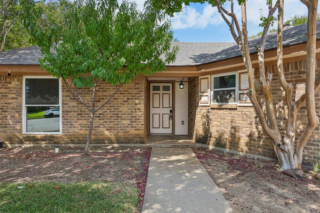 2417 Meadow Court, Bedford, TX 76021