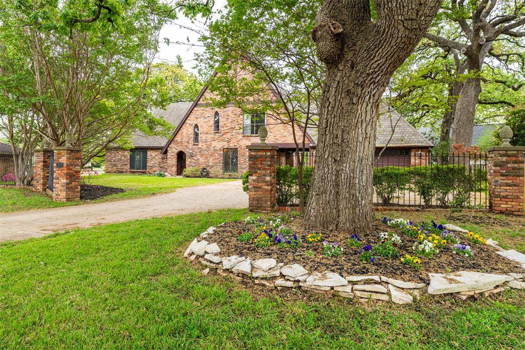 1308 Clover Hill Road, Mansfield, TX 76063