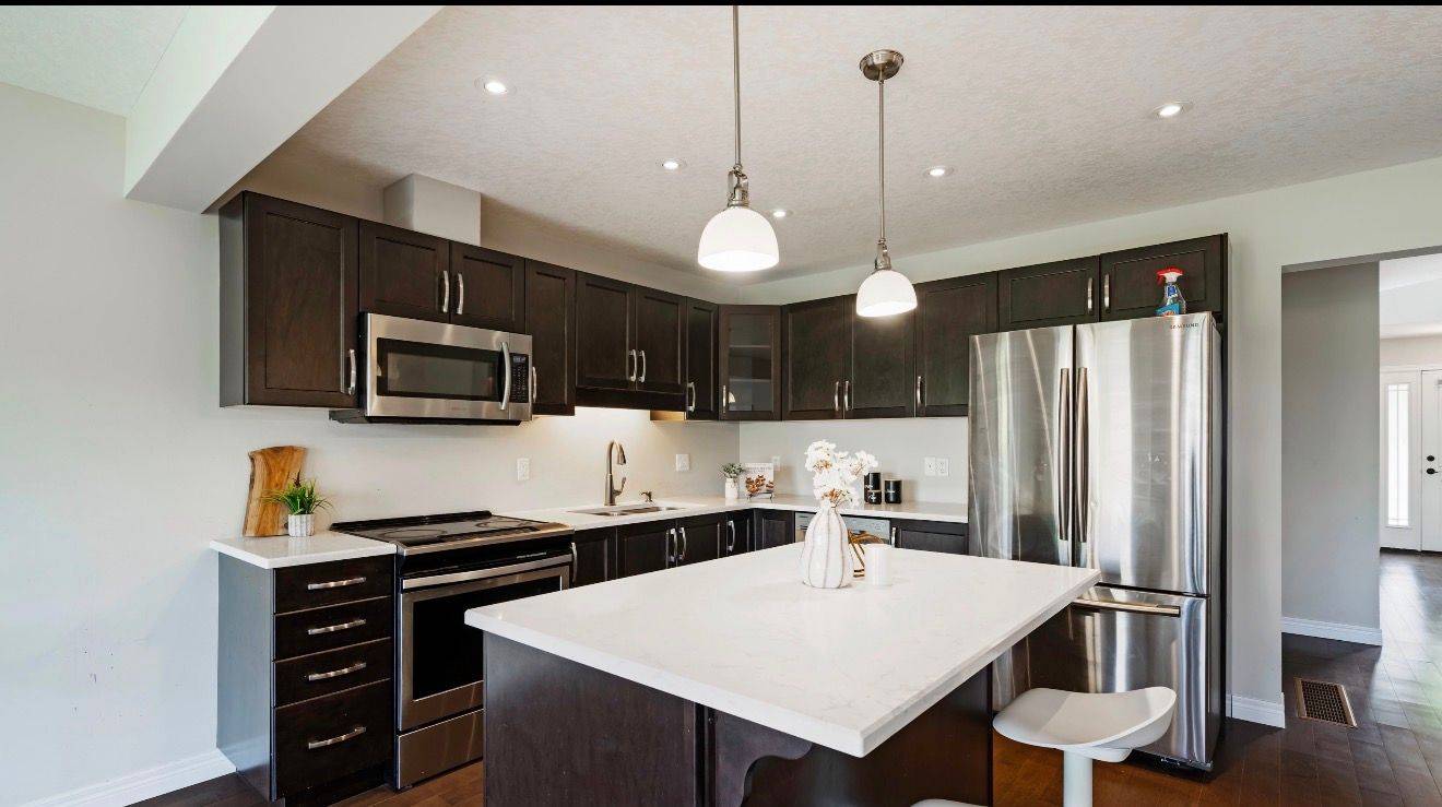 24 Lawson ST, East Luther Grand Valley, ON L9W 5S5