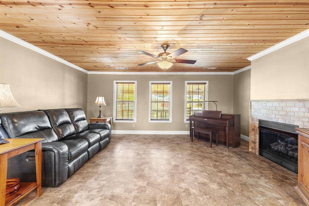 4642 County Road 2706, Caddo Mills, TX 75135