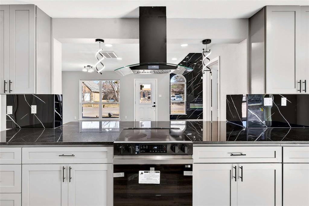 6106 Maple Leaf Drive, Arlington, TX 76017