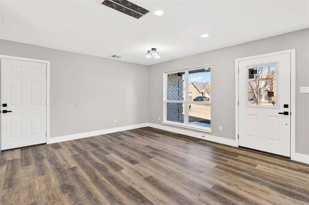 6106 Maple Leaf Drive, Arlington, TX 76017