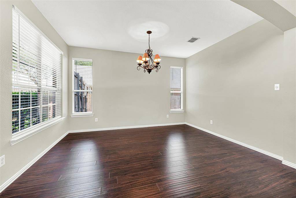 4450 Sharpsburg Drive, Grand Prairie, TX 75052