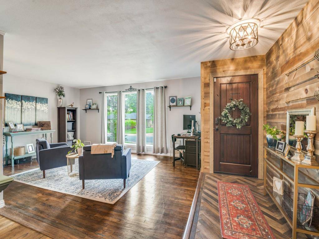 2505 Fenestra Drive, Dallas, TX 75228