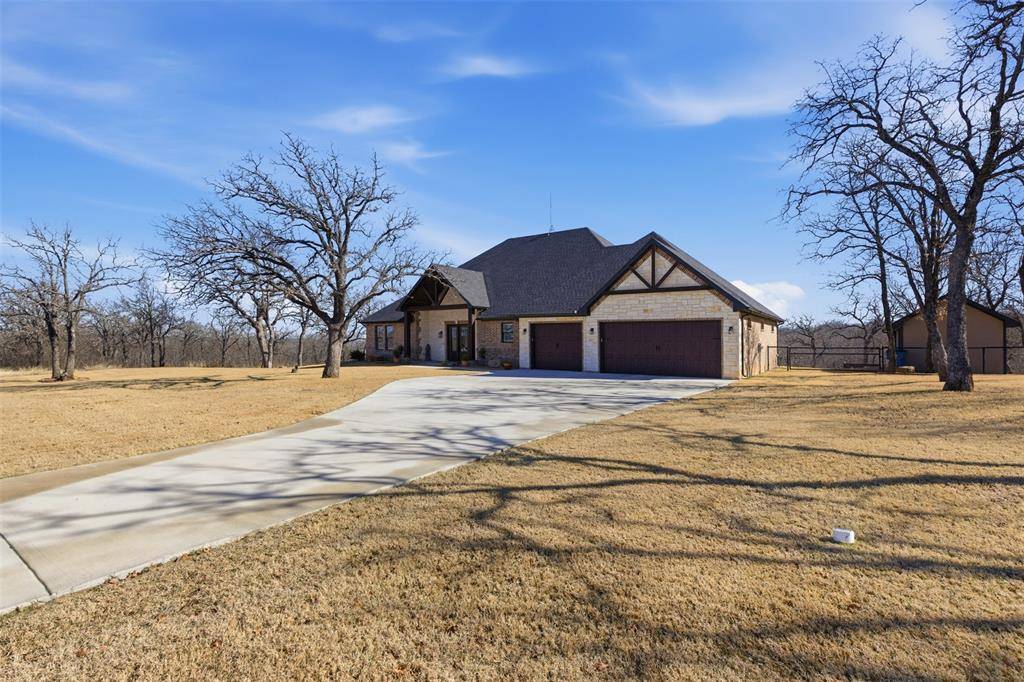 208 Shady Oaks Drive, Runaway Bay, TX 76426