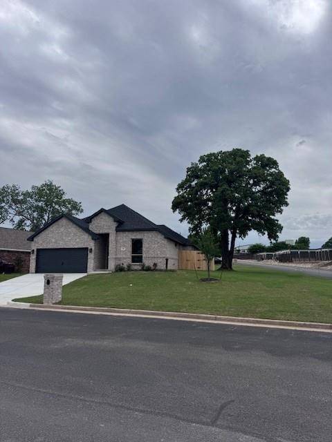 215 Sweetwater Drive, Weatherford, TX 76086