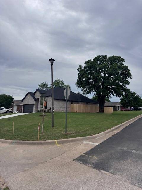 215 Sweetwater Drive, Weatherford, TX 76086