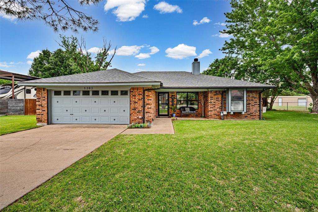 1202 Spanish Flower Drive, Granbury, TX 76048