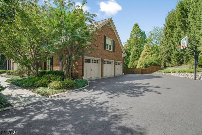 31 FOREST DRIVE, Millburn Twp., NJ 07078