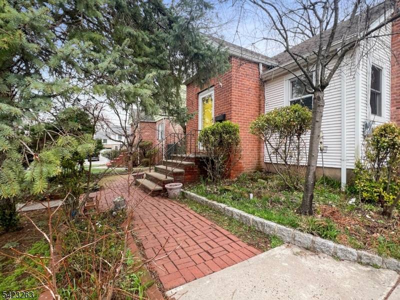 27 Jagoe St, Bergenfield Boro, NJ 07621