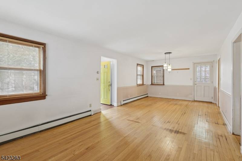 27 Jagoe St, Bergenfield Boro, NJ 07621