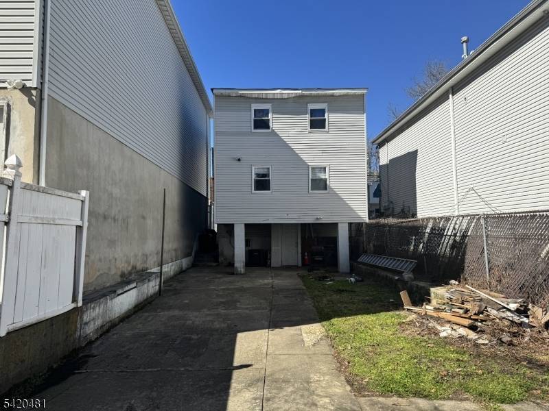 65 Stone St, Newark City, NJ 07104