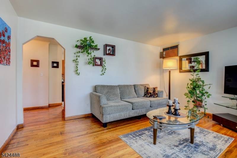 116 E 10Th St, Linden City, NJ 07036