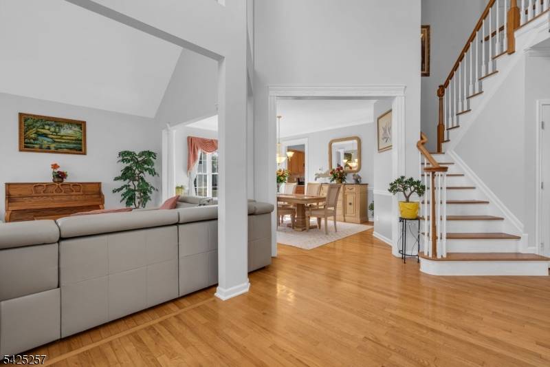 5 Emmons Ct, Bridgewater Twp., NJ 08807