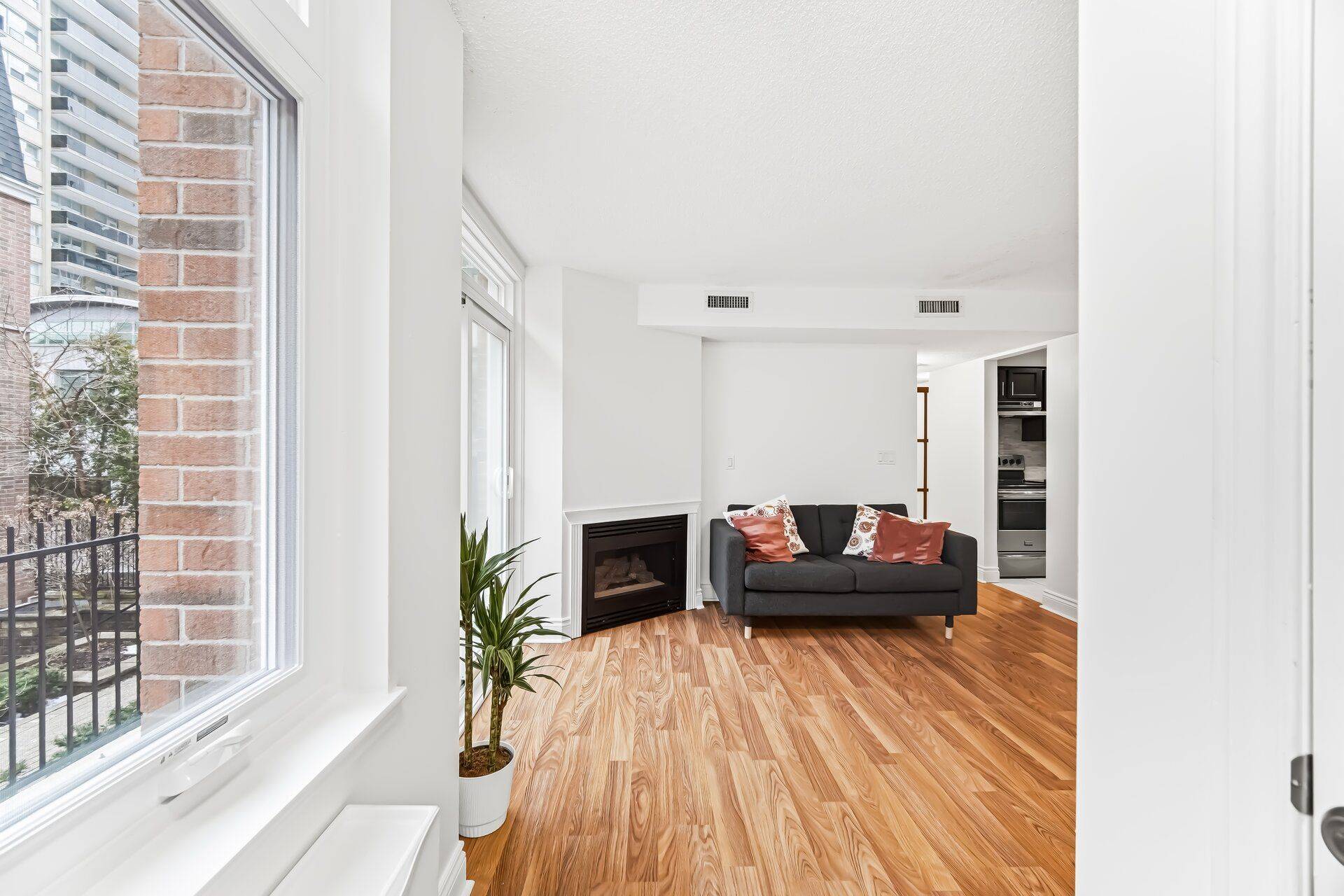 83 Lillian ST #25, Toronto C10, ON M4S 2H7