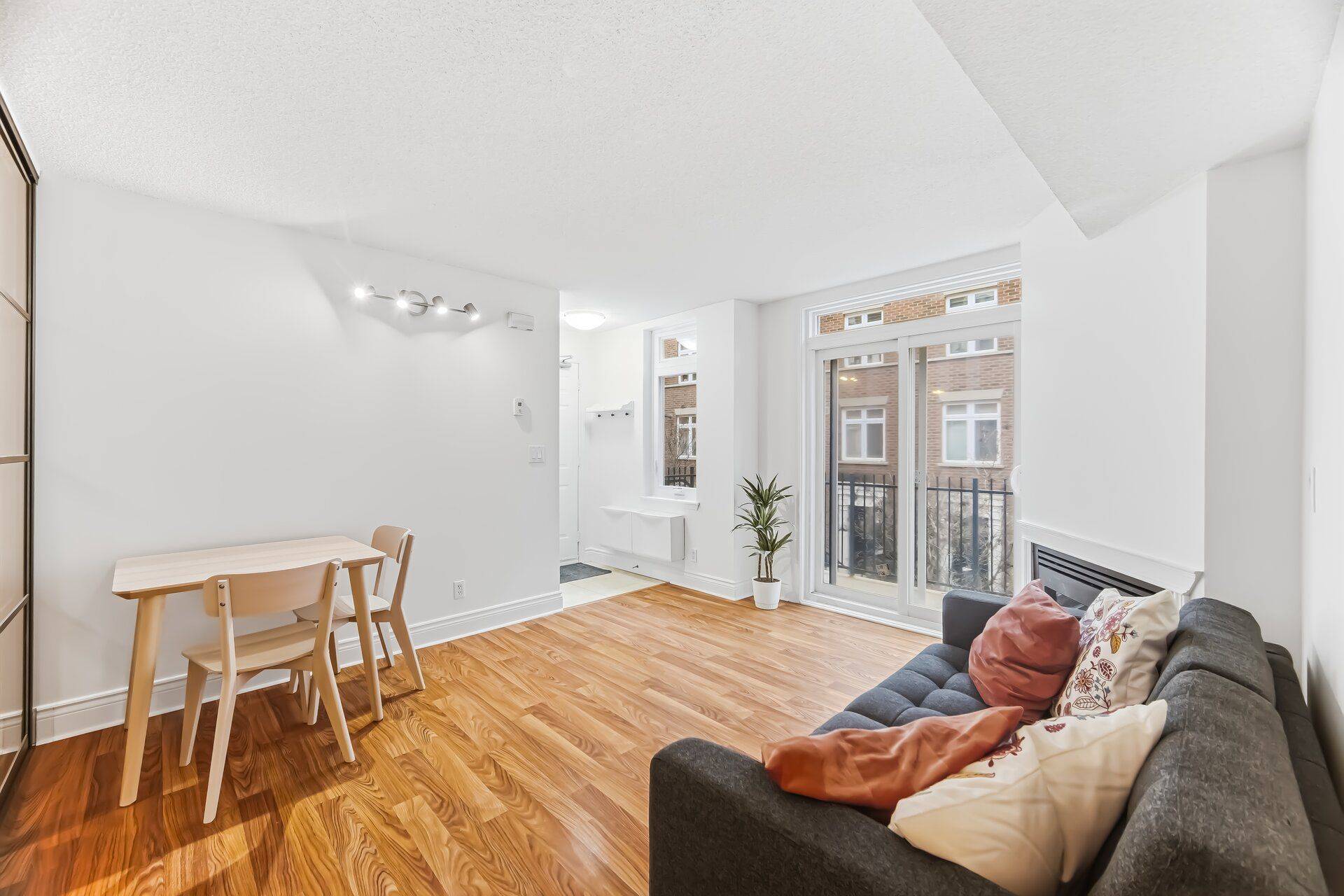 83 Lillian ST #25, Toronto C10, ON M4S 2H7