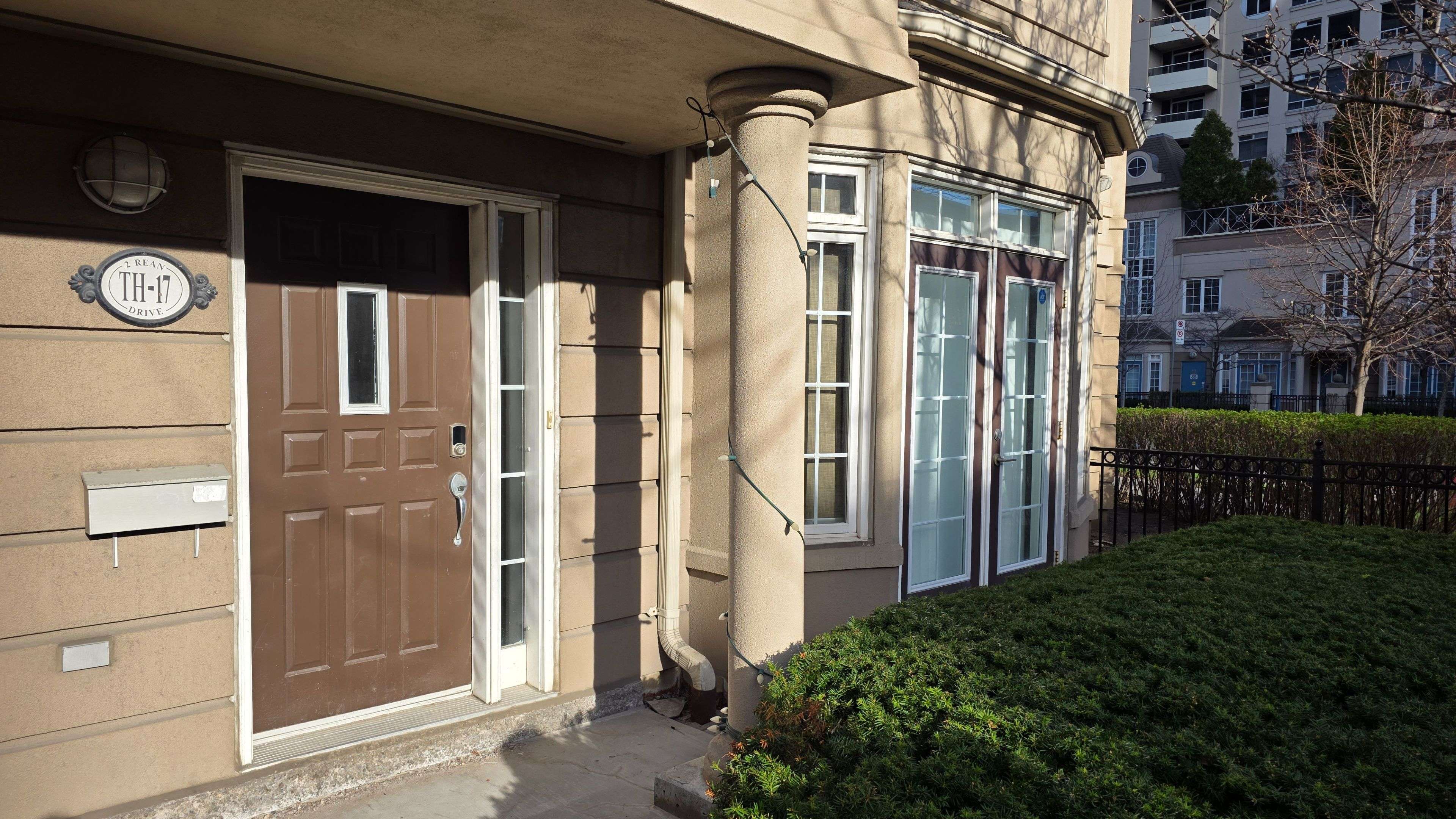 2 Rean DR #TH 17, Toronto C15, ON M2K 3B8