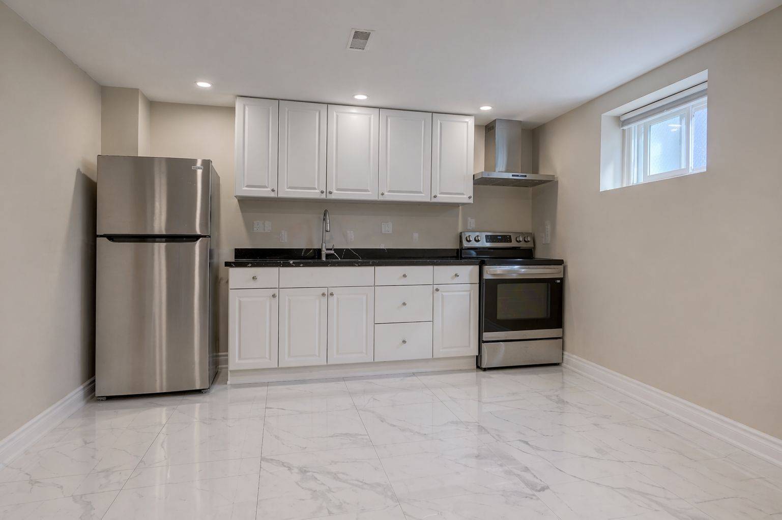 49 McGregor RD #BSMT, Toronto E04, ON M1P 1C9