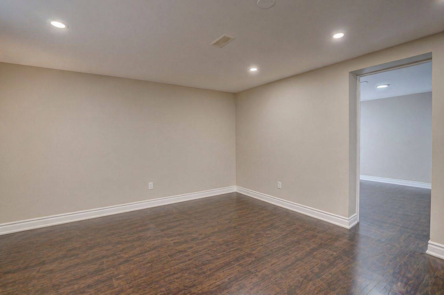 49 McGregor RD #BSMT, Toronto E04, ON M1P 1C9