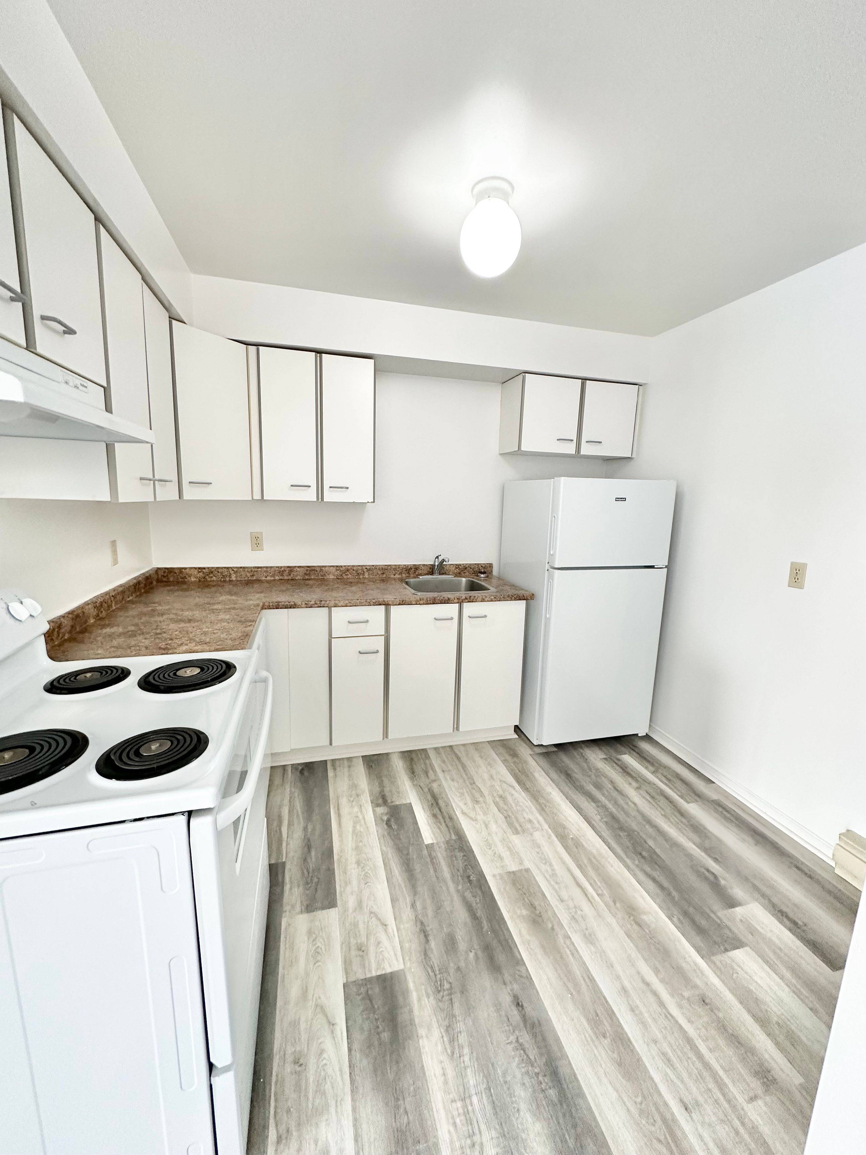 130 Bell Farm RD #314, Barrie, ON L4M 6J4