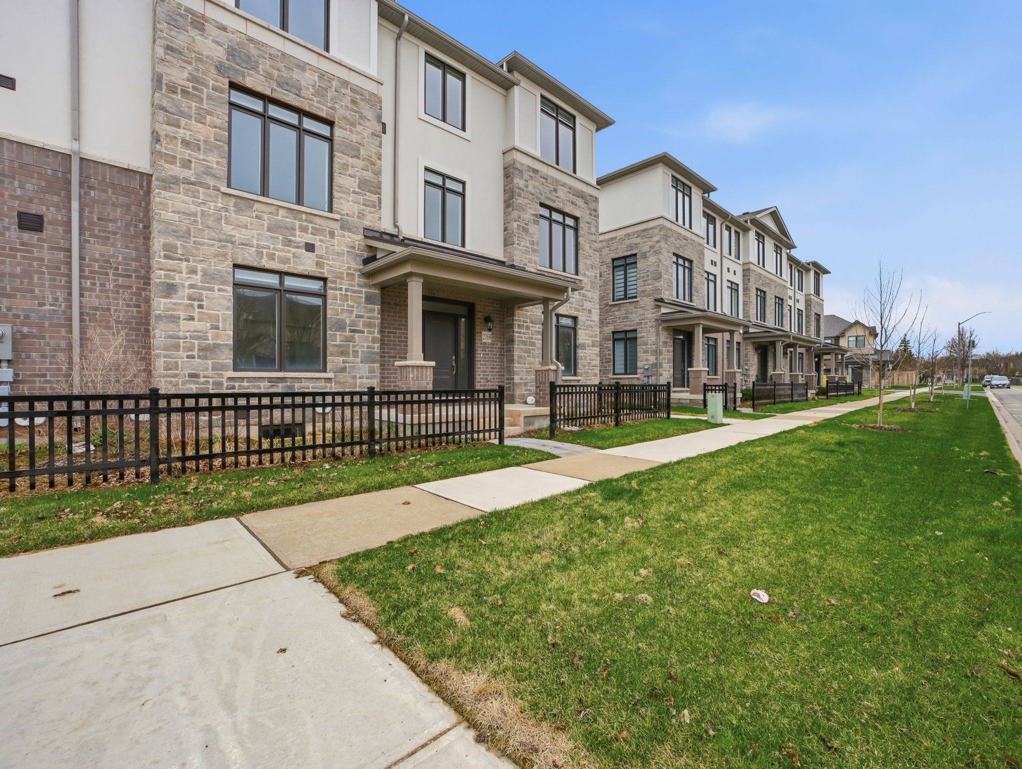 2168 Postmaster DR, Oakville, ON L6M 4E6