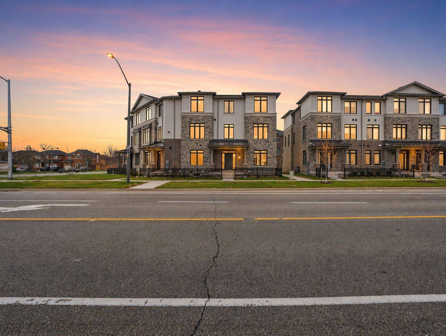 2168 Postmaster DR, Oakville, ON L6M 4E6